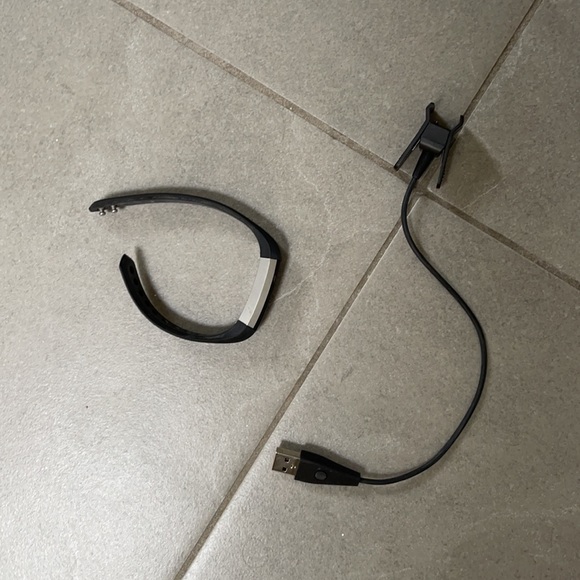 Fitbit Alta, size small - Picture 3 of 4